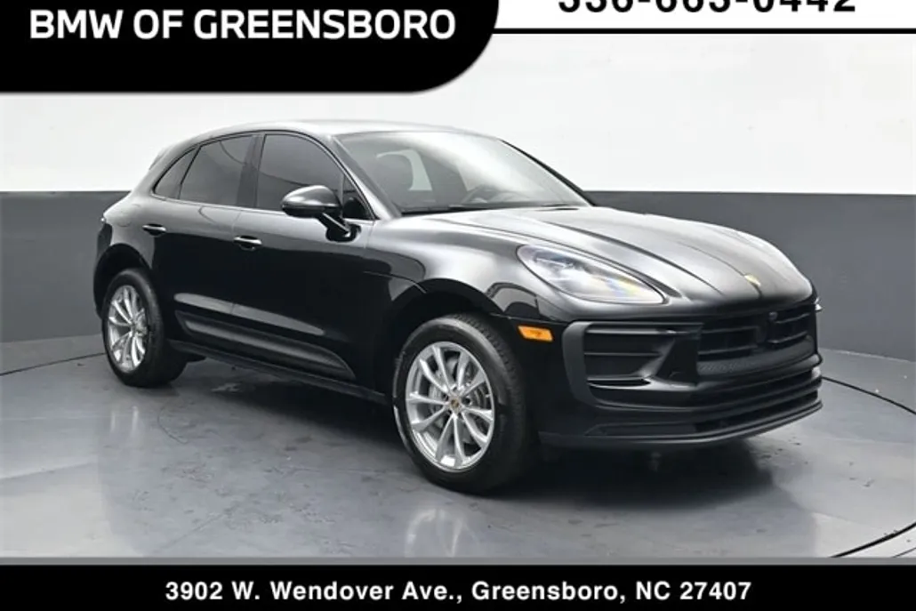 2023 Porsche Macan T photo 1