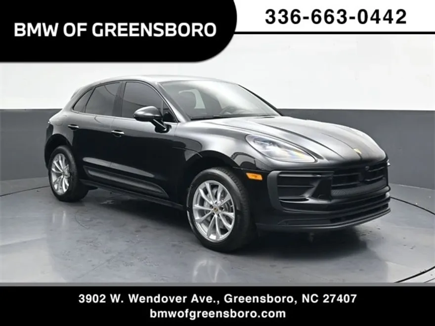 2023 Porsche Macan T photo 1