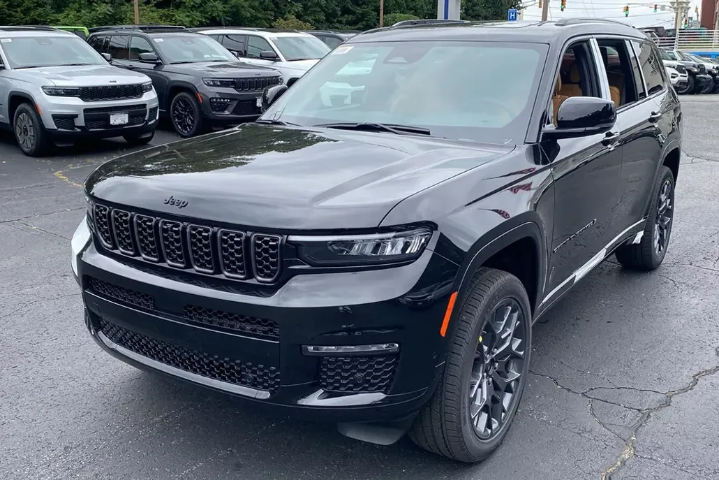 2025 Jeep Grand Cherokee L Summit photo 1