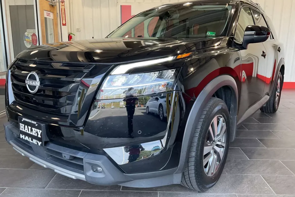 2023 Nissan Pathfinder SL photo 1