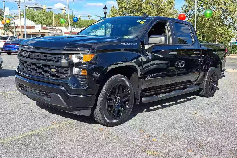 2023 Chevrolet Silverado 1500 Custom photo 1