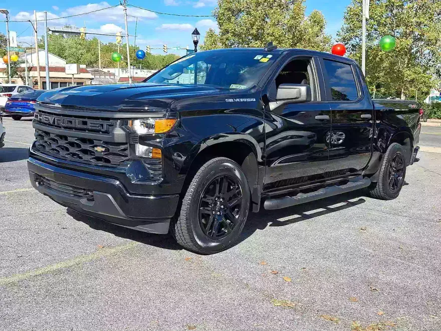 2023 Chevrolet Silverado 1500 Custom photo 1