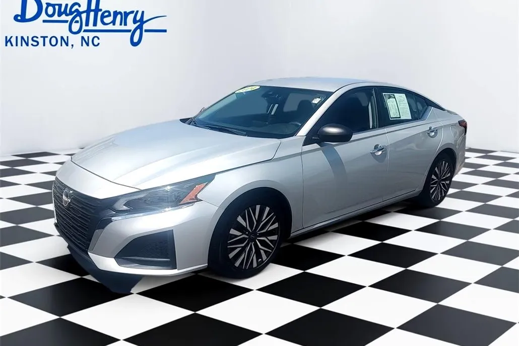 2024 Nissan Altima 2.5 SV photo 1