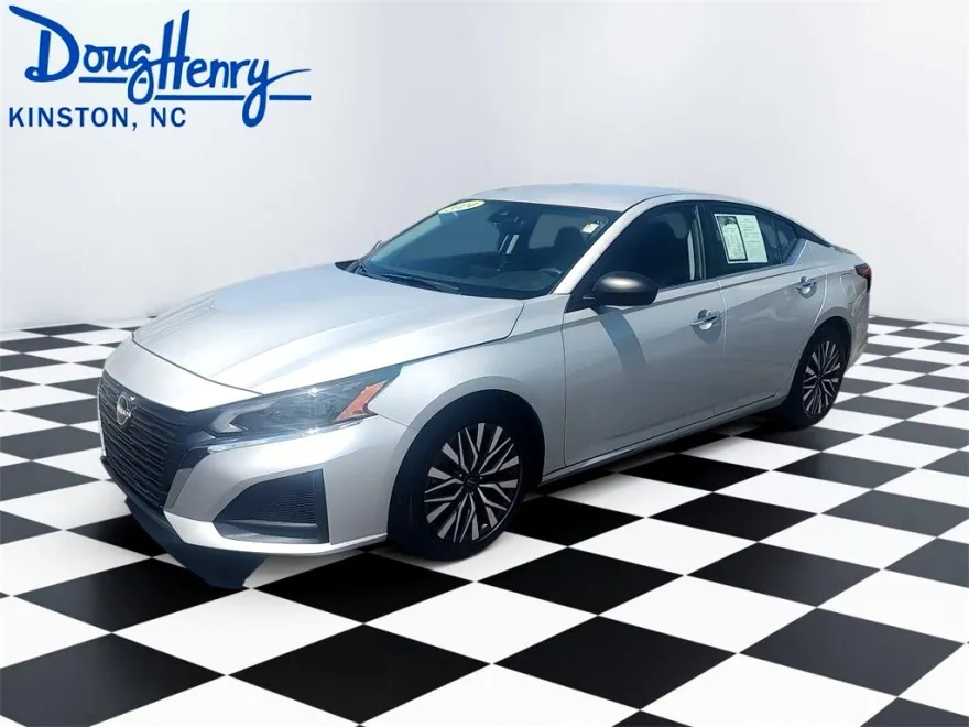 2024 Nissan Altima 2.5 SV photo 1