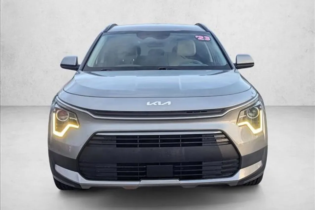 2023 Kia Niro EX photo 1