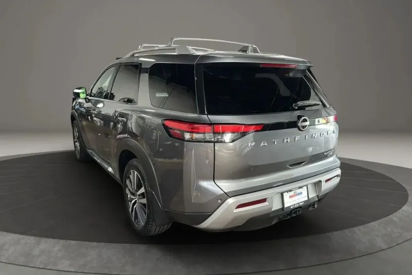 2022 Nissan Pathfinder Platinum photo 1