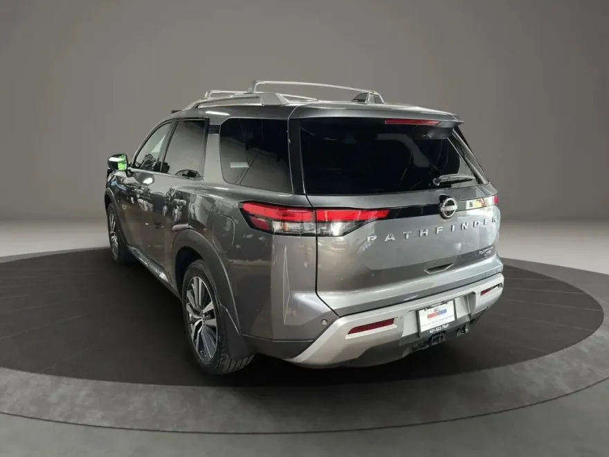 2022 Nissan Pathfinder Platinum photo 1