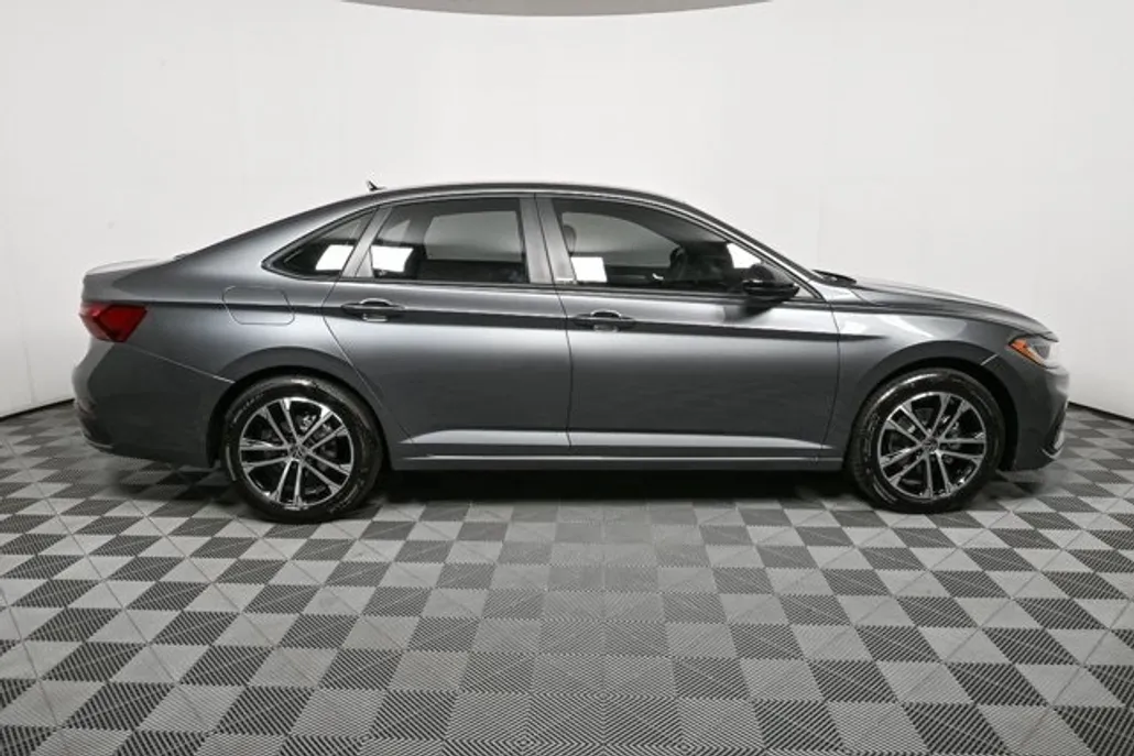2025 Volkswagen Jetta 1.5T Sport photo 1