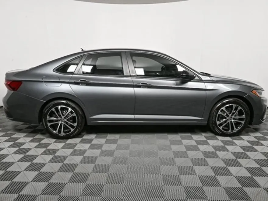 2025 Volkswagen Jetta 1.5T Sport photo 1