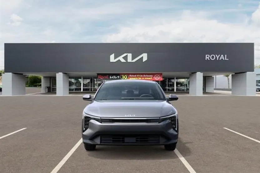 2025 Kia K4 LXS photo 1