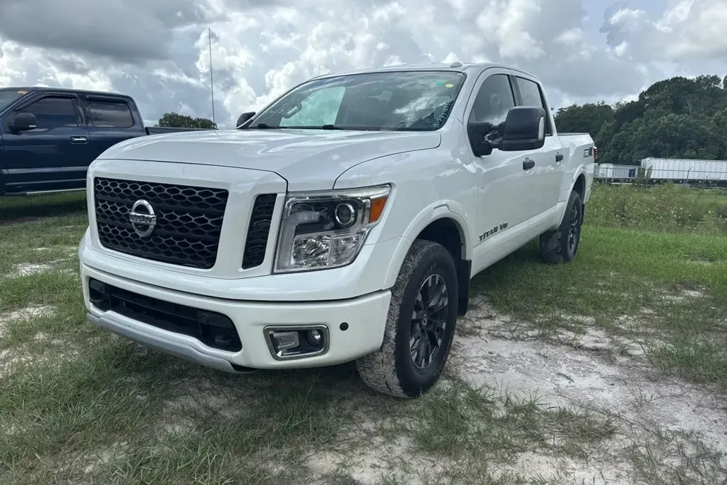 2018 Nissan Titan SV photo 1