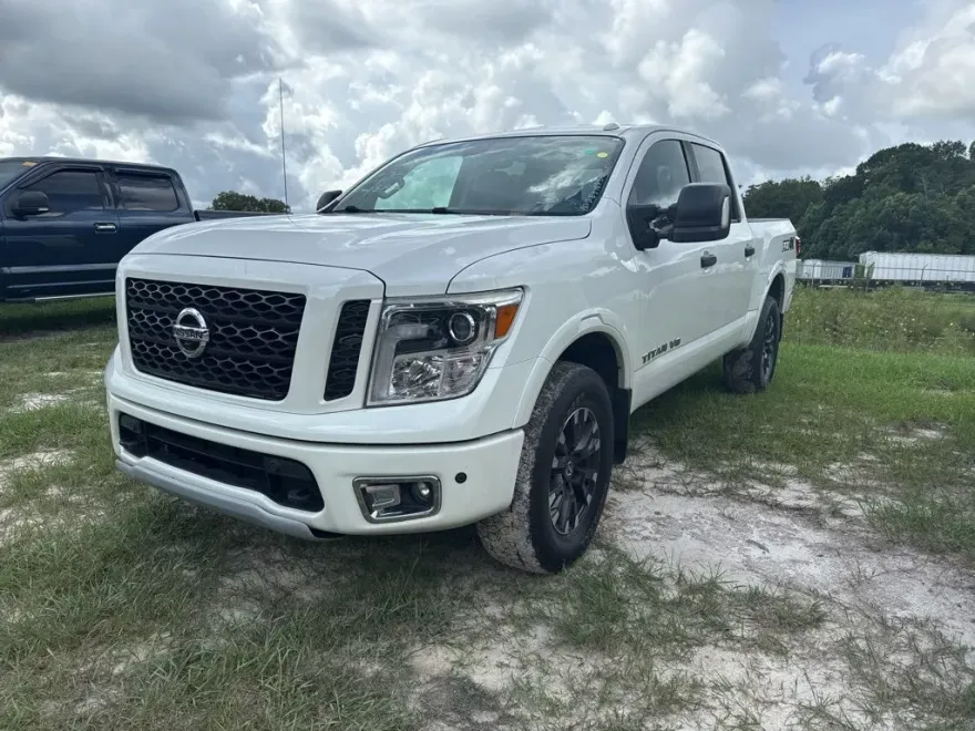 2018 Nissan Titan SV photo 1