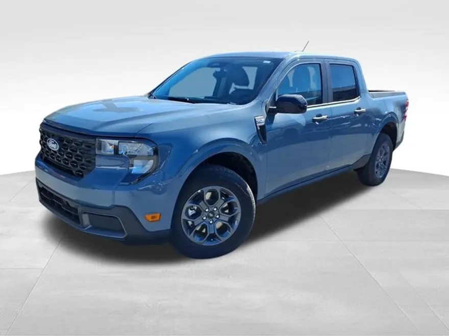 2025 Ford Maverick XLT photo 1