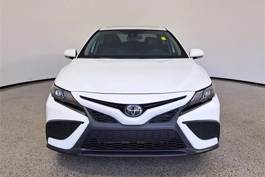 2024 Toyota Camry SE photo 1