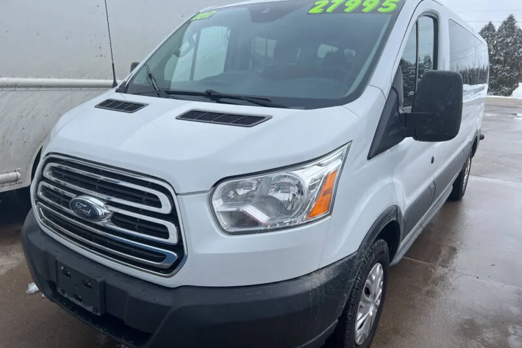 2017 Ford Transit XLT photo 1