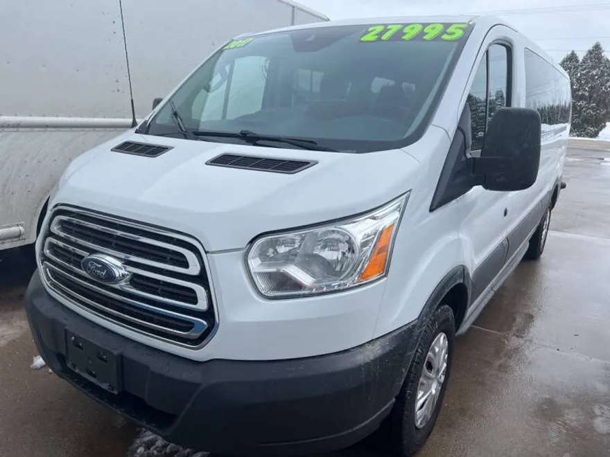 2017 Ford Transit XLT photo 1