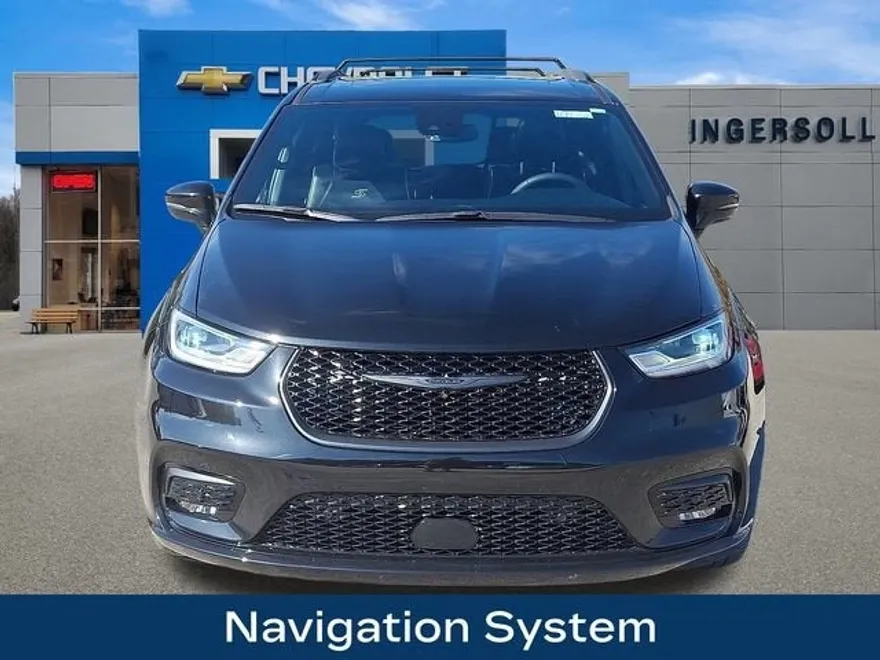 2022 Chrysler Pacifica Limited photo 1