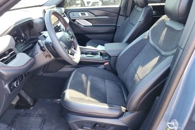 2025 Ford Explorer ST photo 1