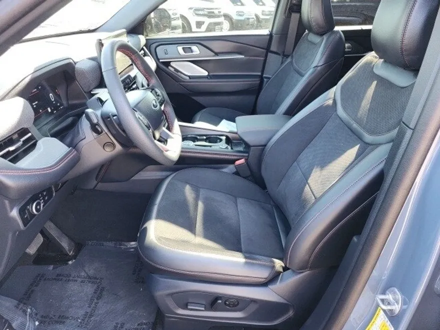 2025 Ford Explorer ST photo 1