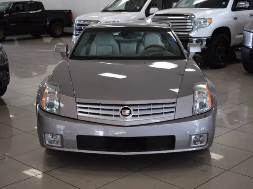 2005 Cadillac XLR photo 1