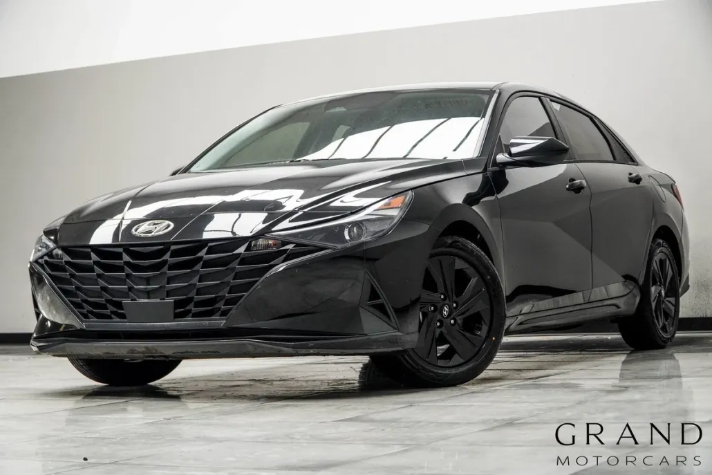 2021 Hyundai Elantra SEL Convenience photo 1