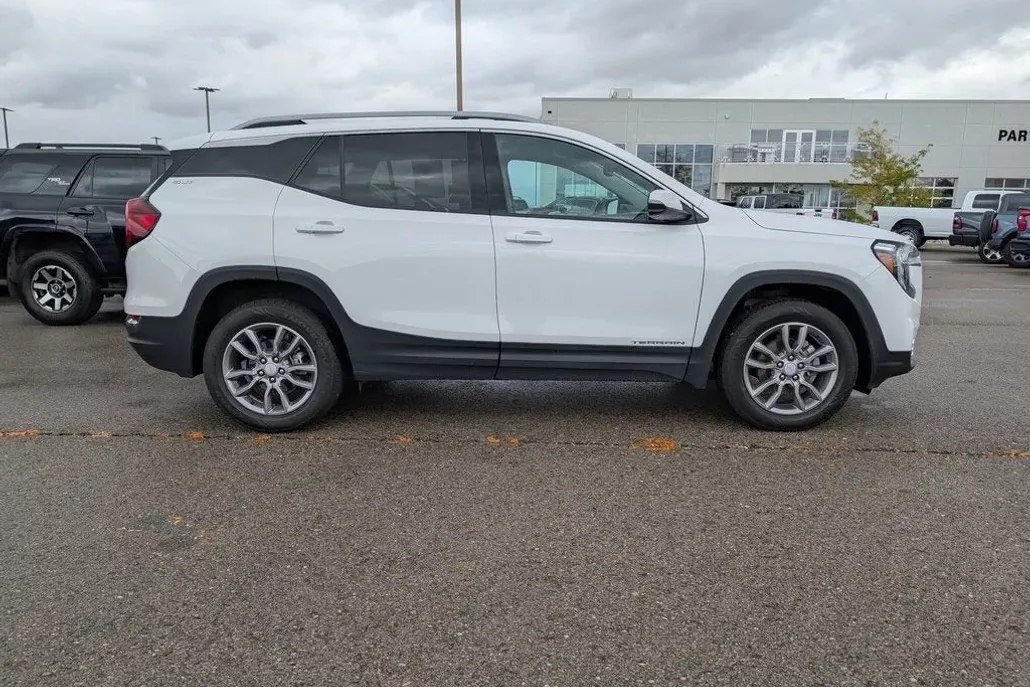 2024 Gmc Terrain SLT photo 1