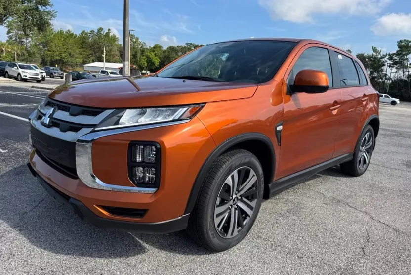 2025 Mitsubishi Outlander Sport ES photo 1