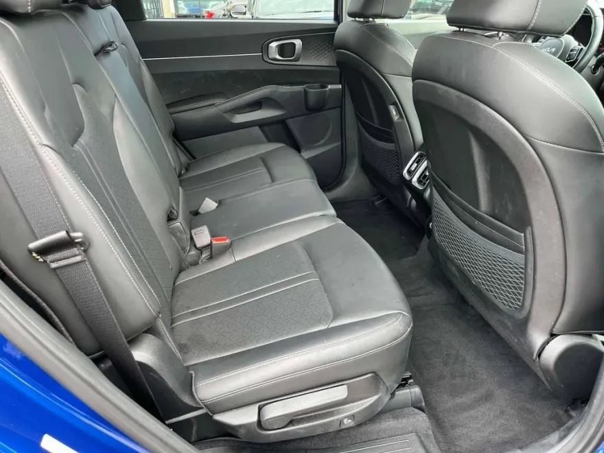 2023 Kia Sorento S photo 1