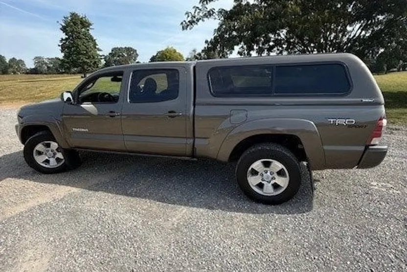2011 Toyota Tacoma PreRunner V6 photo 1