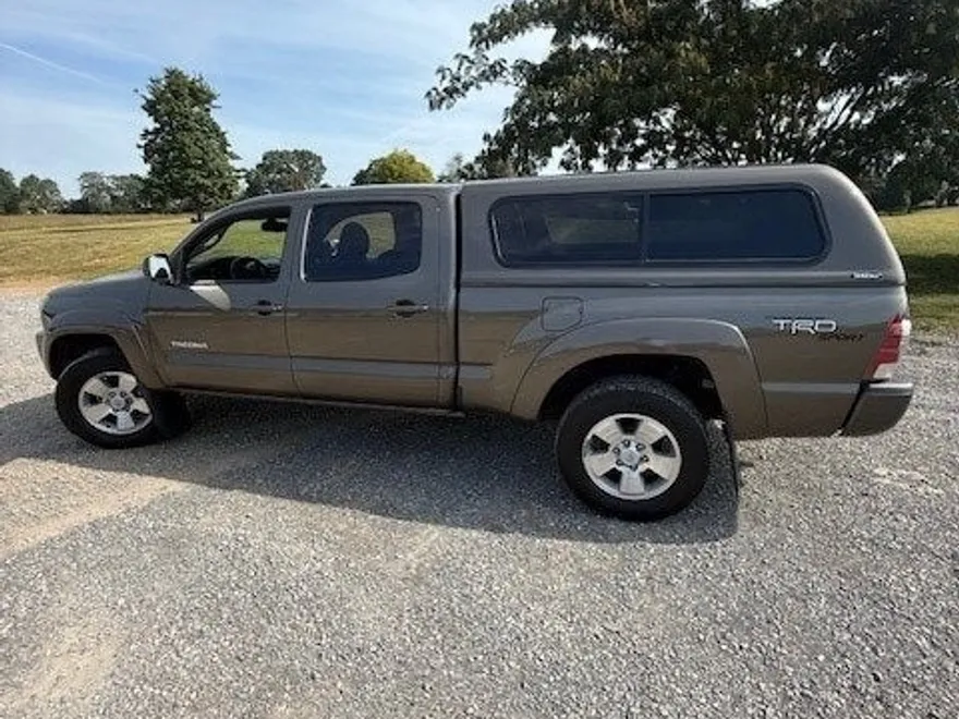 2011 Toyota Tacoma PreRunner V6 photo 1
