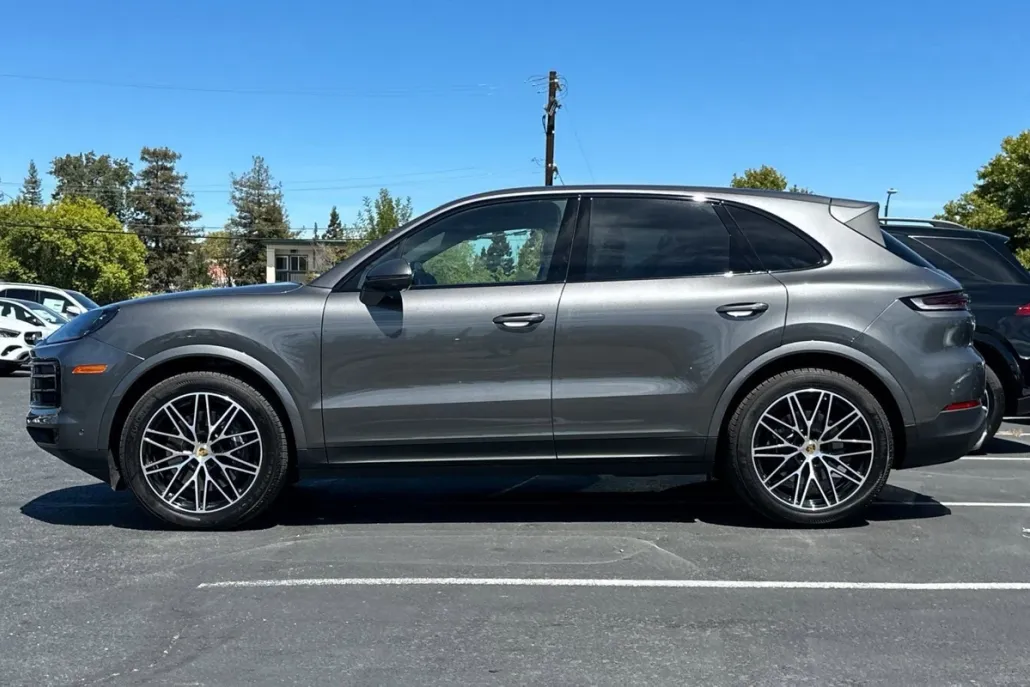 2024 Porsche Cayenne photo 1
