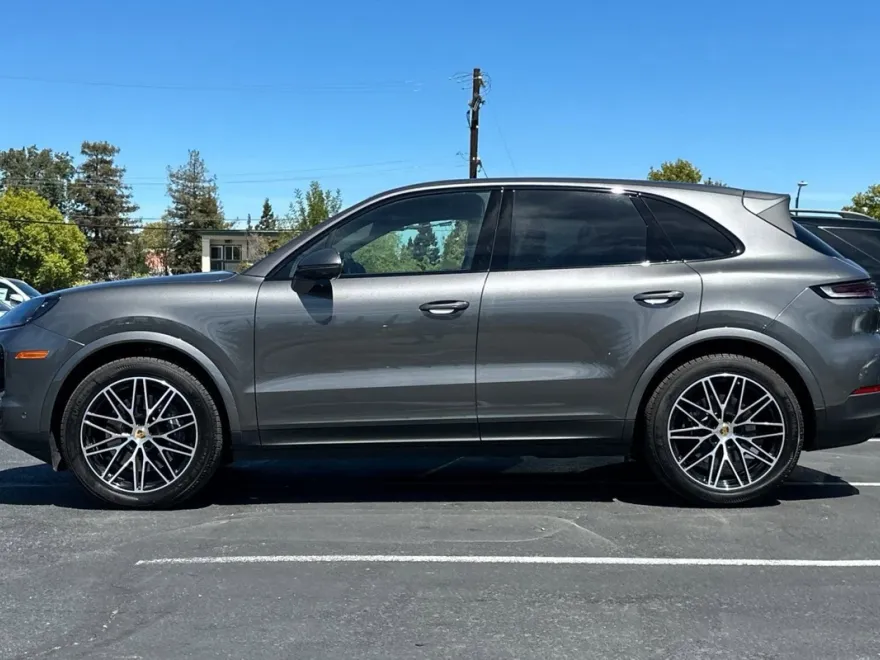 2024 Porsche Cayenne photo 1