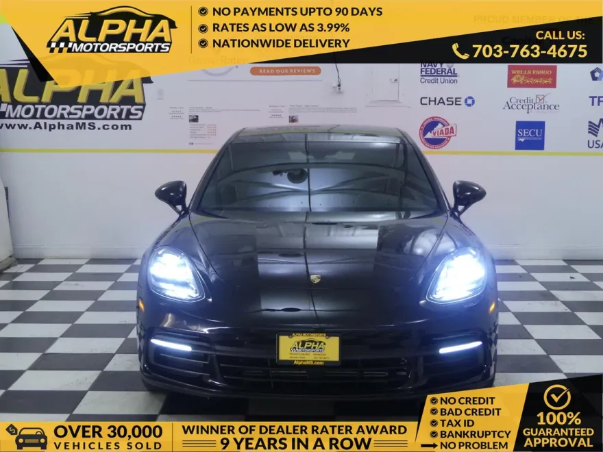 2018 Porsche Panamera Base 4 photo 1