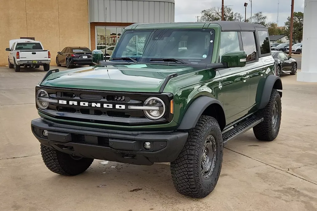 2024 Ford Bronco Outer Banks photo 1