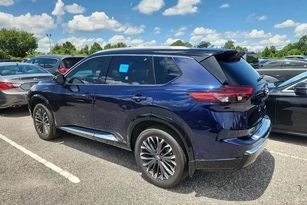 2024 Nissan Rogue Platinum photo 1