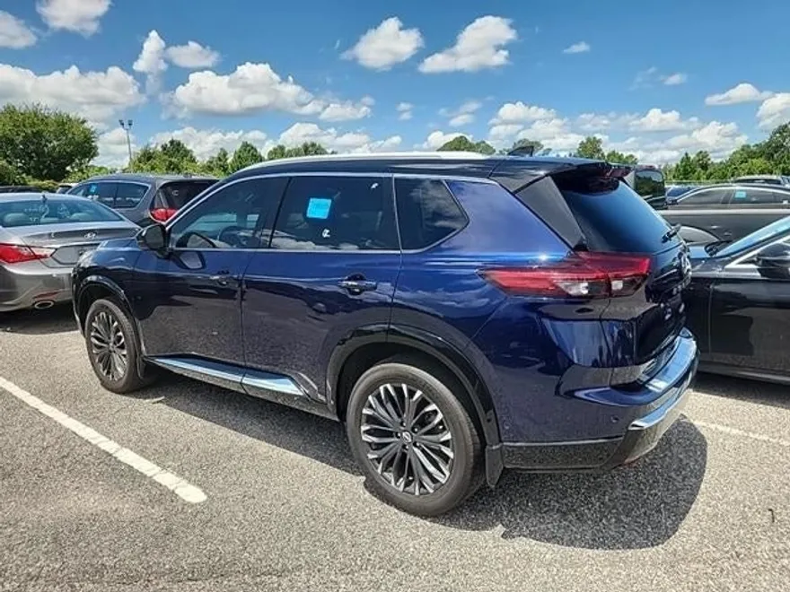2024 Nissan Rogue Platinum photo 1