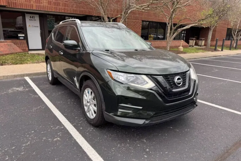 2019 Nissan Rogue SV photo 1