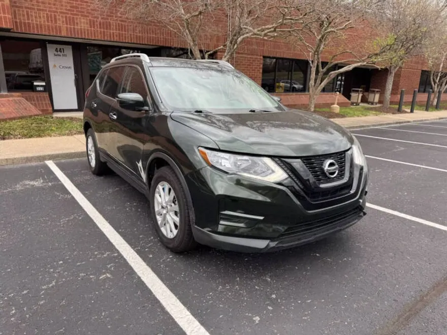 2019 Nissan Rogue SV photo 1