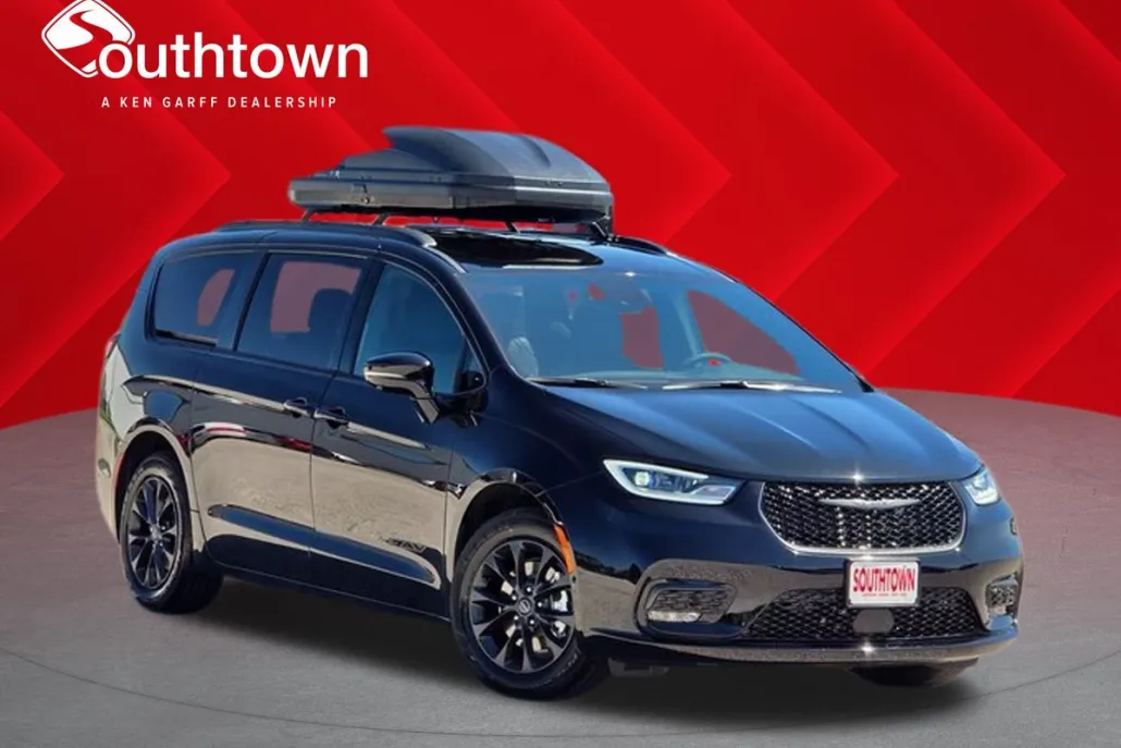 2025 Chrysler Pacifica photo 1