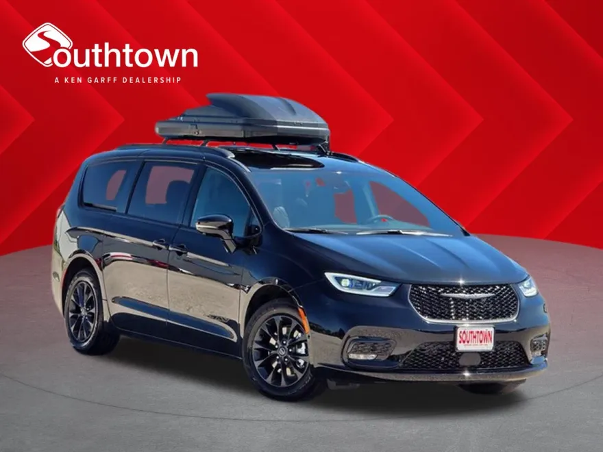 2025 Chrysler Pacifica photo 1