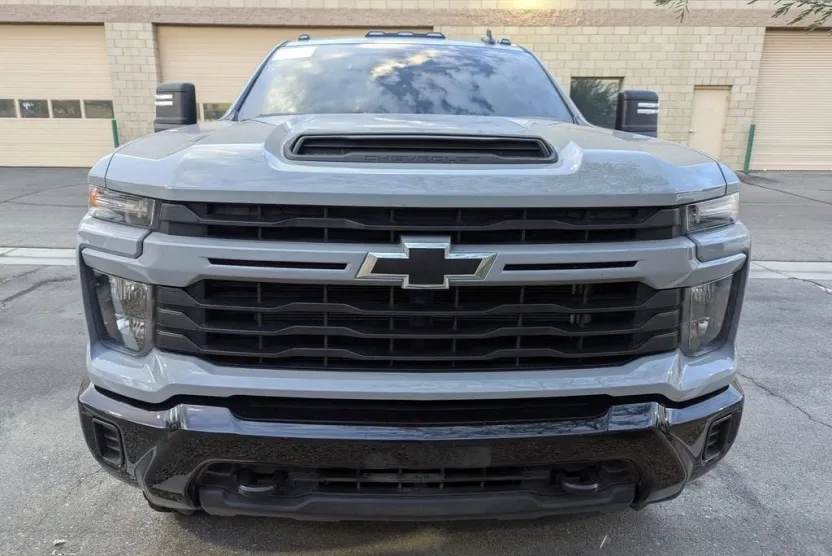 2024 Chevrolet Silverado 2500HD Custom photo 1