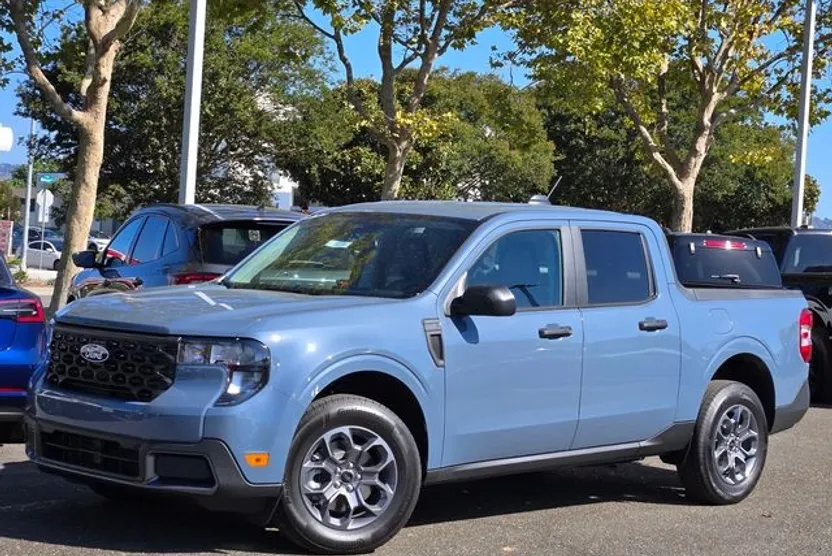 2025 Ford Maverick XLT photo 1