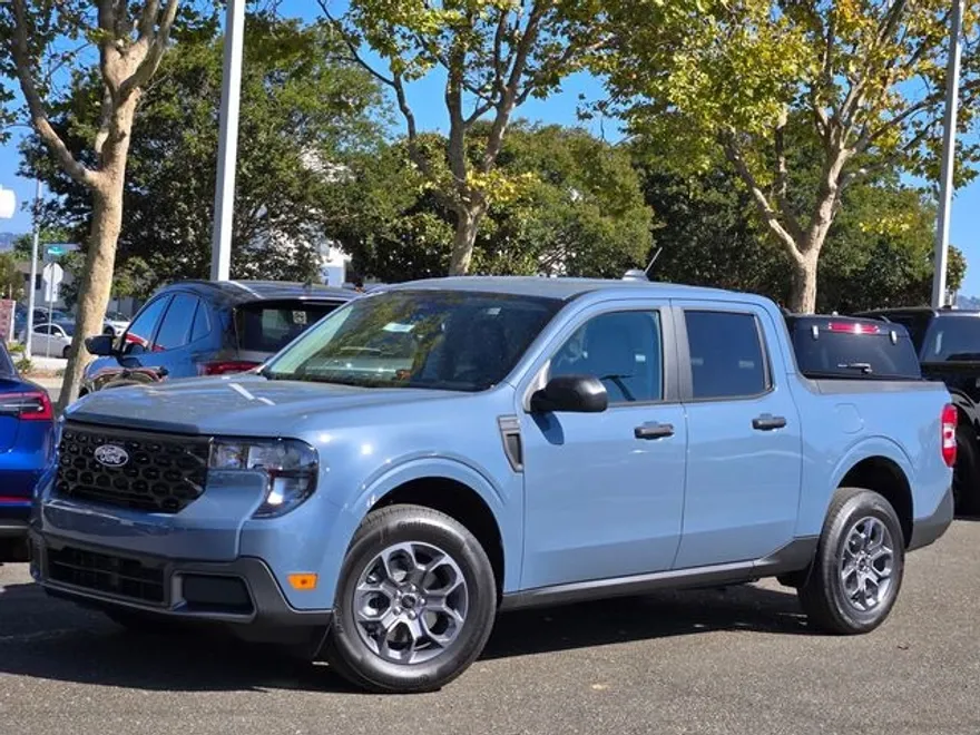 2025 Ford Maverick XLT photo 1
