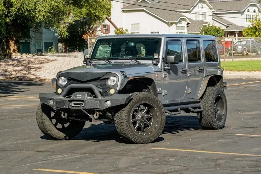 2017 Jeep Wrangler Unlimited Sahara photo 1