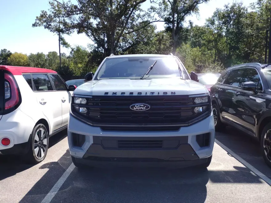 2025 Ford Expedition Platinum photo 1