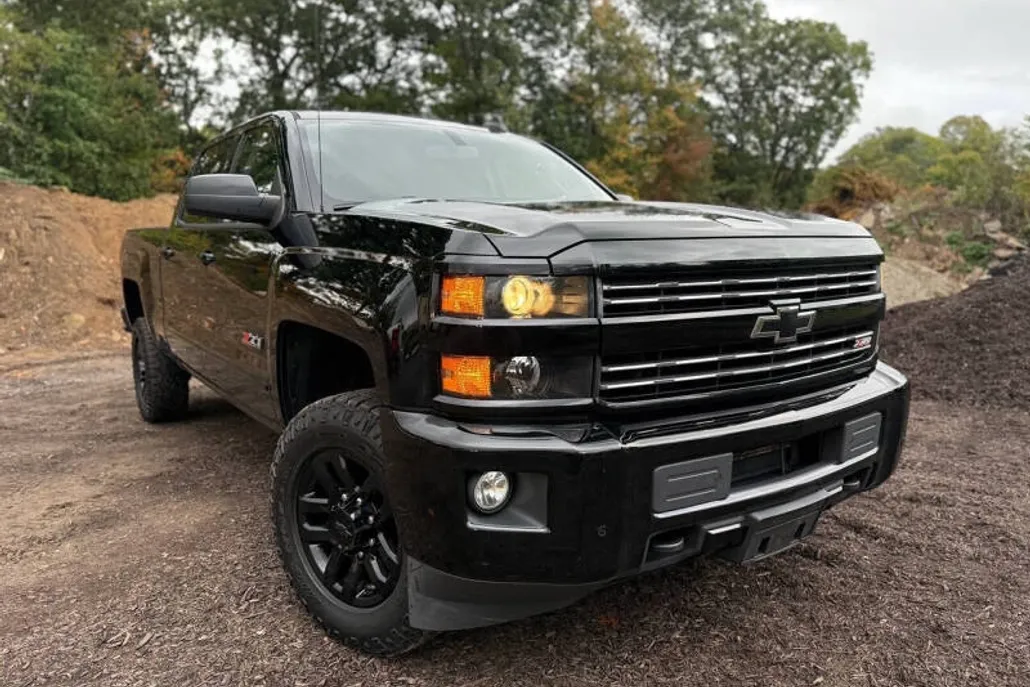 2017 Chevrolet Silverado 2500HD LT photo 1