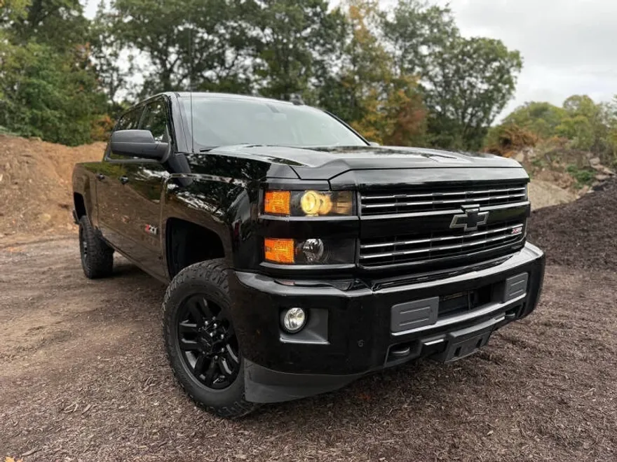 2017 Chevrolet Silverado 2500HD LT photo 1