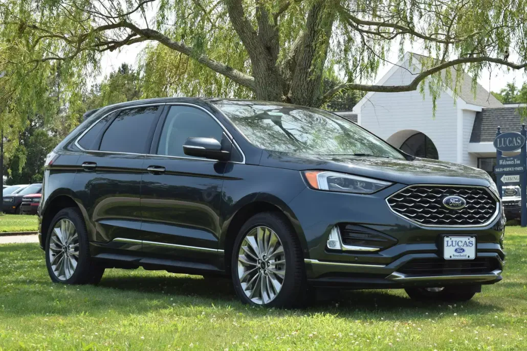 2022 Ford Edge Titanium photo 1