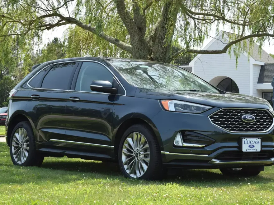 2022 Ford Edge Titanium photo 1