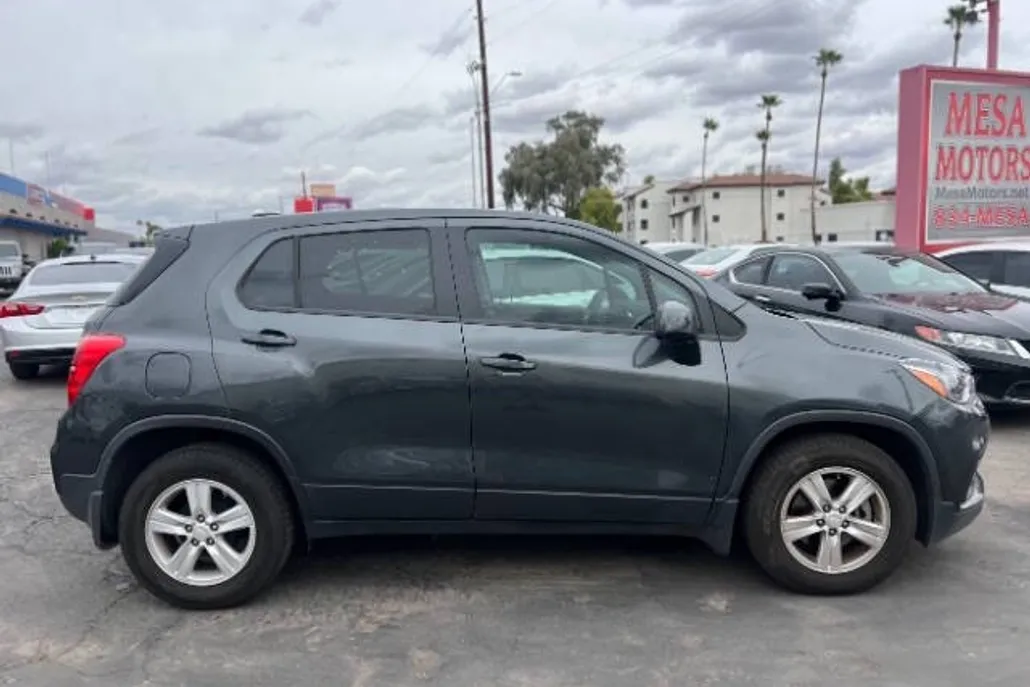 2019 Chevrolet Trax LS photo 1